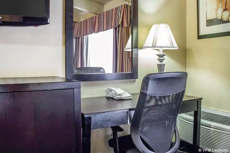 Отель Econo Lodge