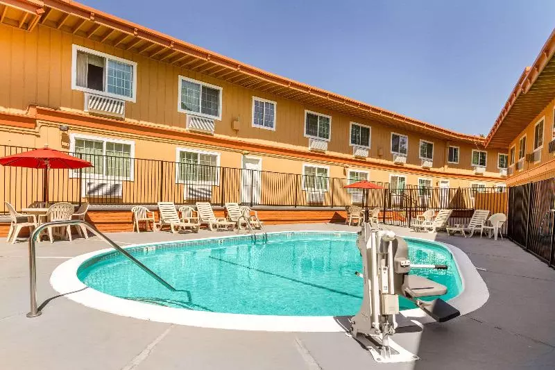 Отель Rodeway Inn