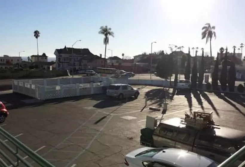 Hotelli Travelers Beach Inn