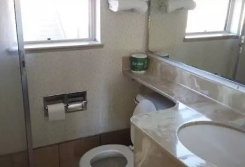 Hotelli Travelers Beach Inn