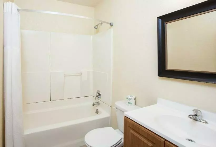 酒店 Travelodge By Wyndham Fresno Yosemite Area