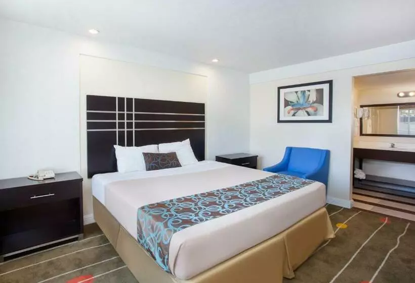 酒店 Travelodge By Wyndham Fresno Yosemite Area