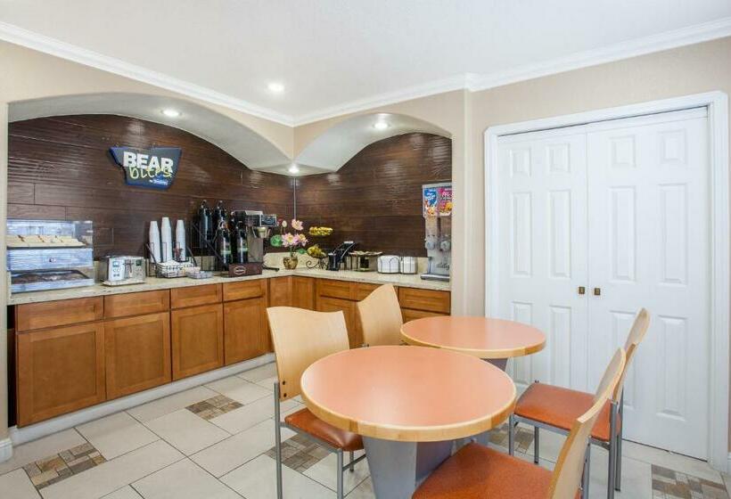 فندق Travelodge By Wyndham Fresno Yosemite Area