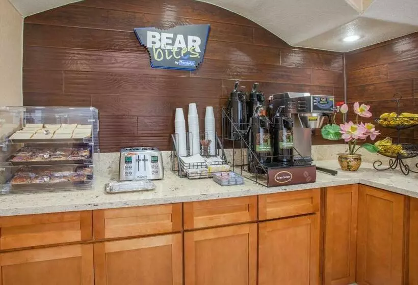 酒店 Travelodge By Wyndham Fresno Yosemite Area