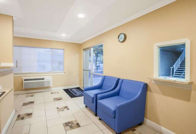 فندق Travelodge By Wyndham Fresno Yosemite Area