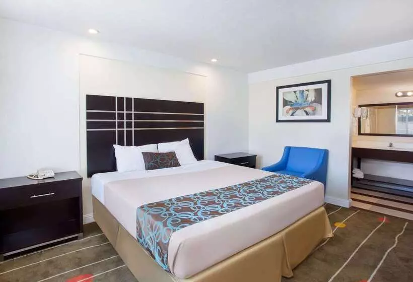 酒店 Travelodge By Wyndham Fresno Yosemite Area