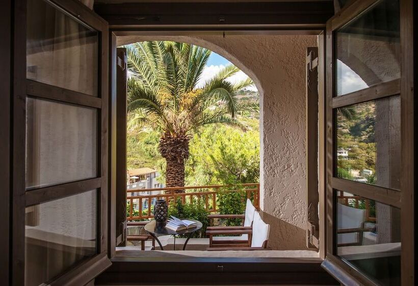 בית מלון כפרי Lygaria Beach