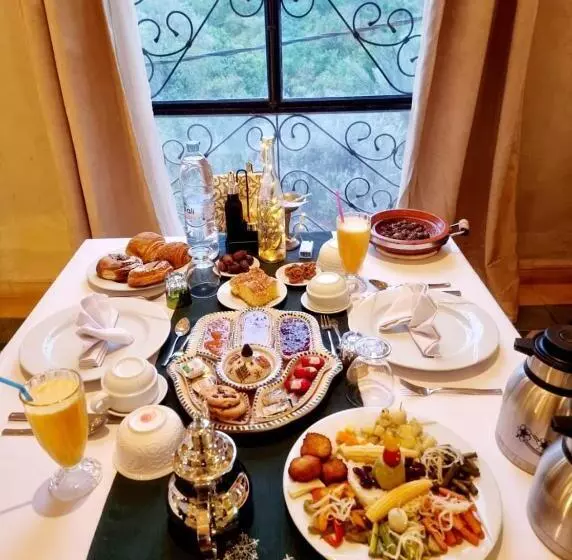ペンション Kasbah Titrit & Spa