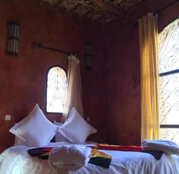 ペンション Kasbah Titrit & Spa