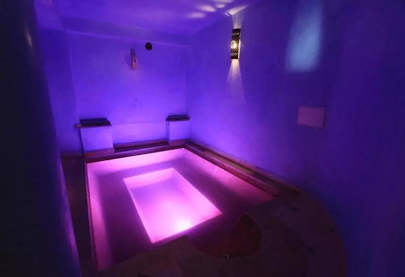 ペンション Kasbah Titrit & Spa
