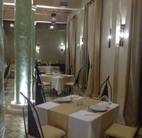 ペンション Kasbah Titrit & Spa