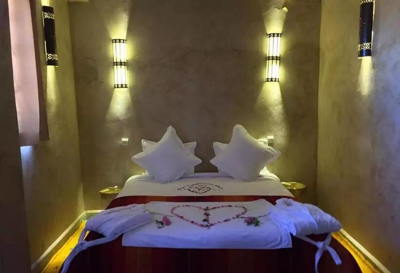 ペンション Kasbah Titrit & Spa