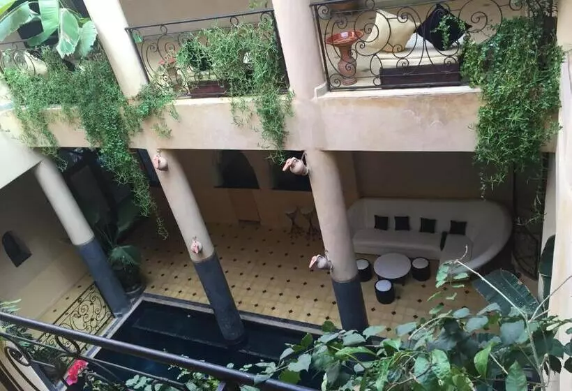 ペンション Kasbah Titrit & Spa
