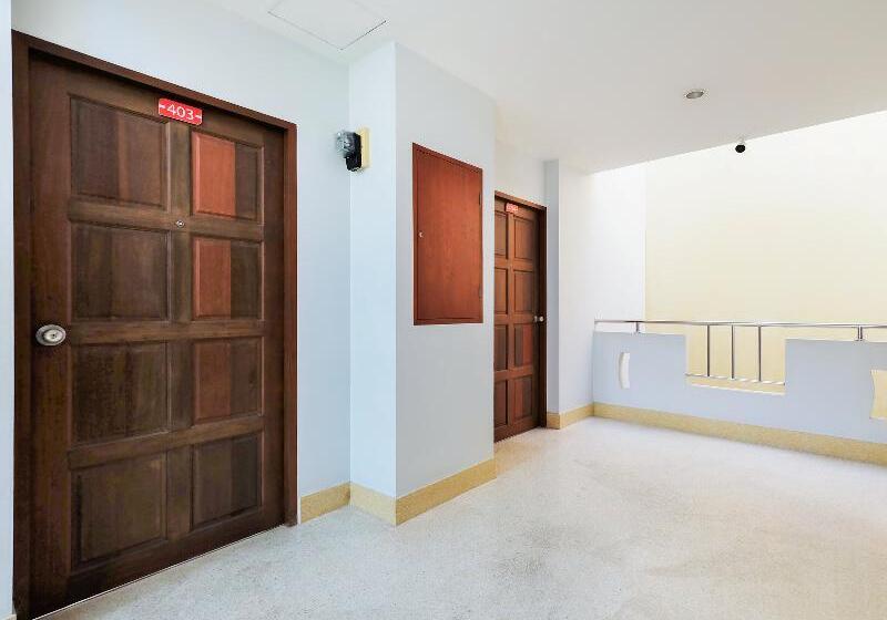 Szálloda Lake View Phuket Place By Oyo Rooms