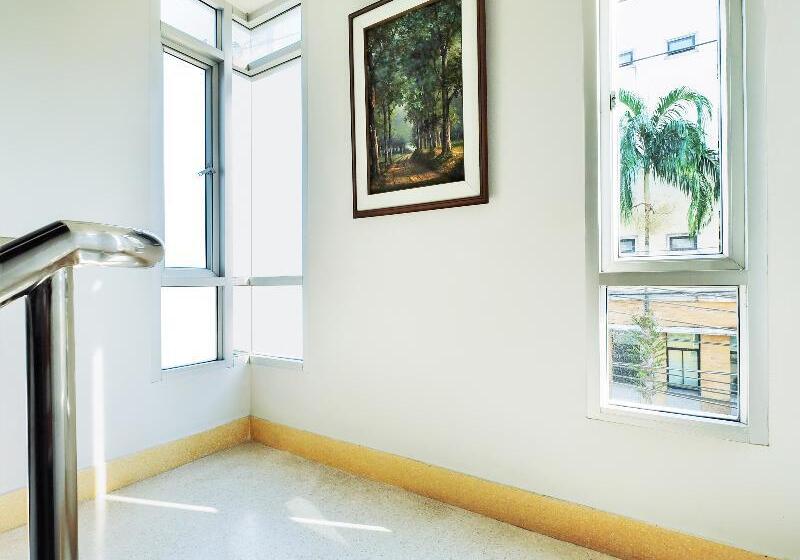 Szálloda Lake View Phuket Place By Oyo Rooms