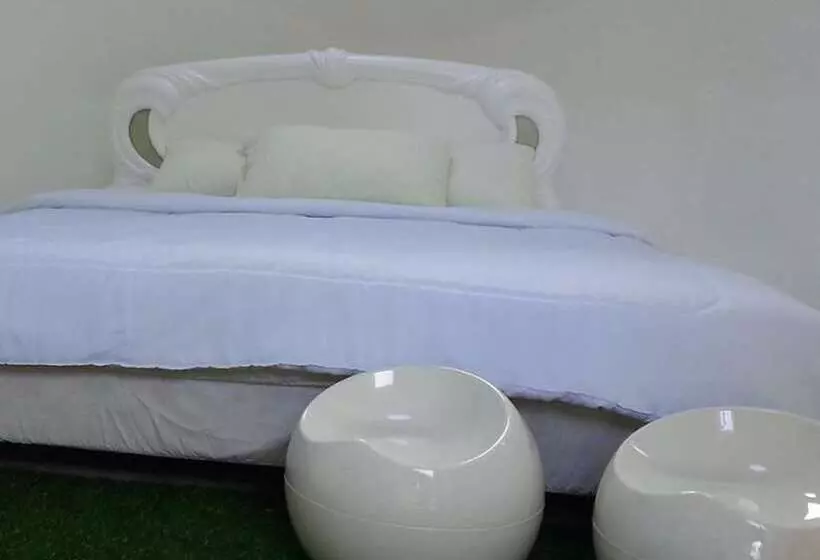 Hotelli Titus Poison Garden