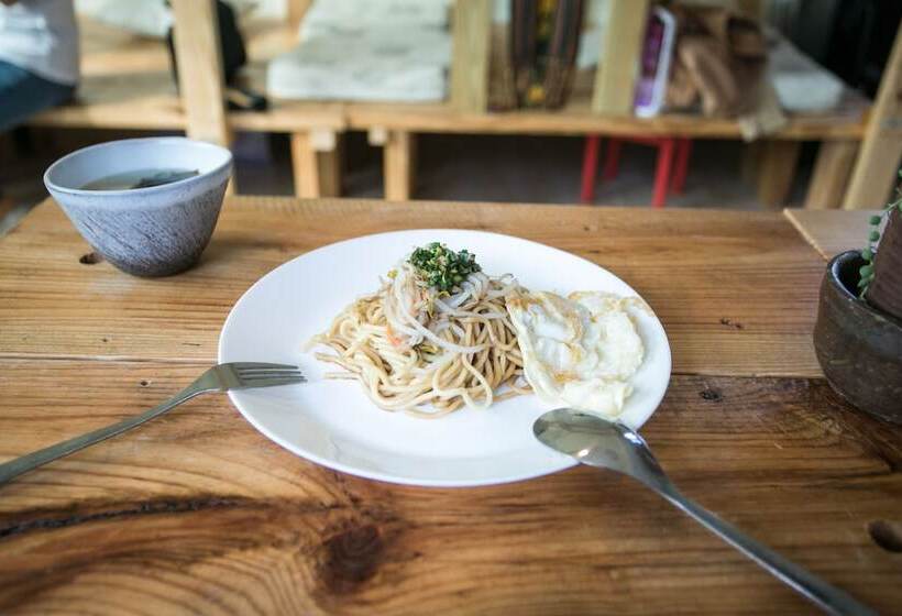 پانسیون Tree House Cafe & Homestay