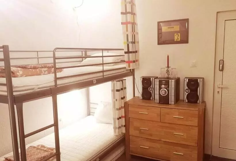 هاستل Pijama House