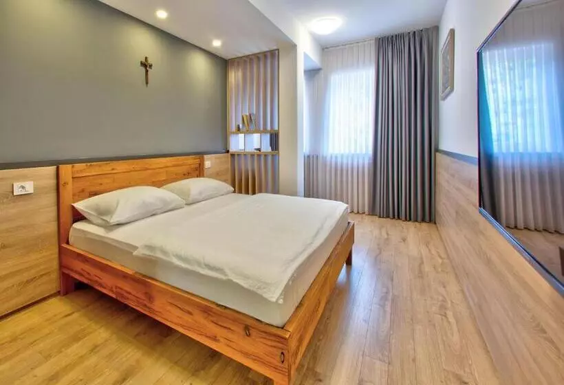 تختخواب و صبحانه Dompes