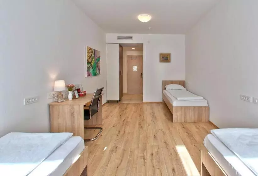 تختخواب و صبحانه Dompes