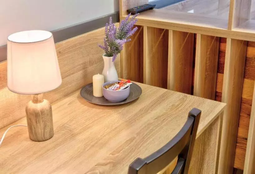 تختخواب و صبحانه Dompes