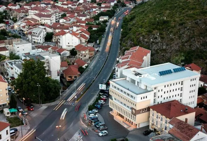 تختخواب و صبحانه Dompes