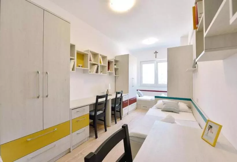 تختخواب و صبحانه Dompes