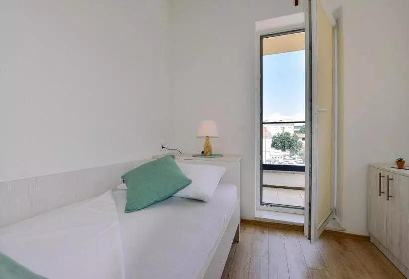 تختخواب و صبحانه Dompes