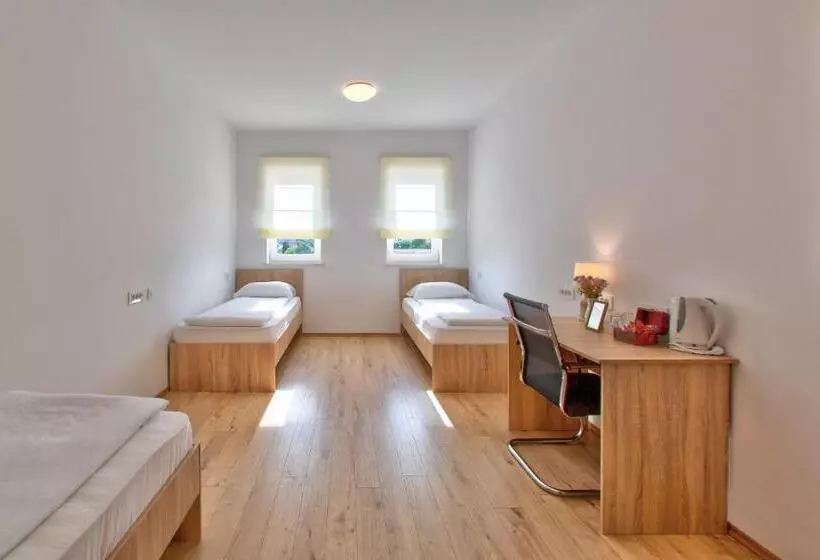 تختخواب و صبحانه Dompes