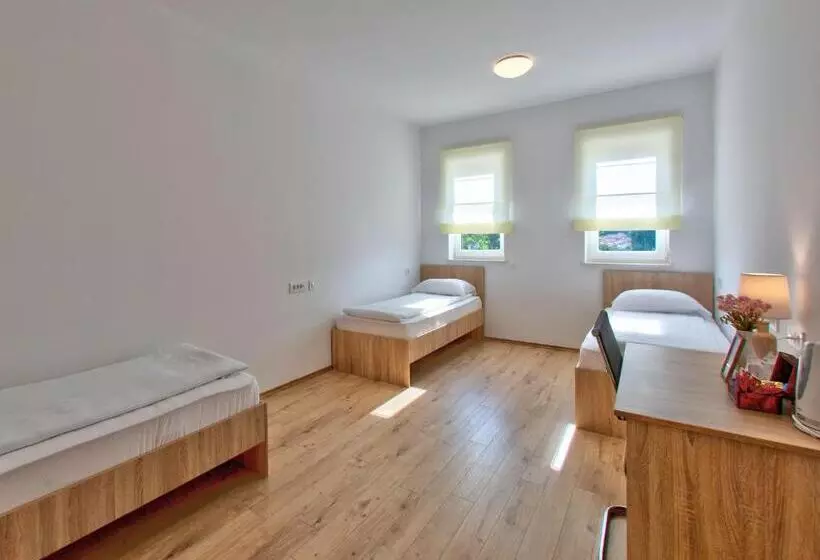 تختخواب و صبحانه Dompes