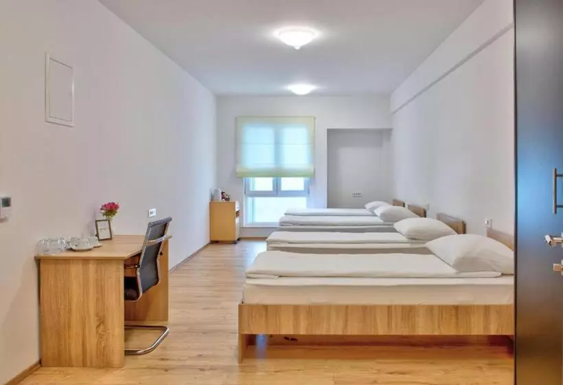 تختخواب و صبحانه Dompes