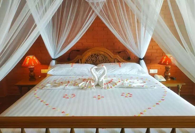 هتل Bagan Village Resort