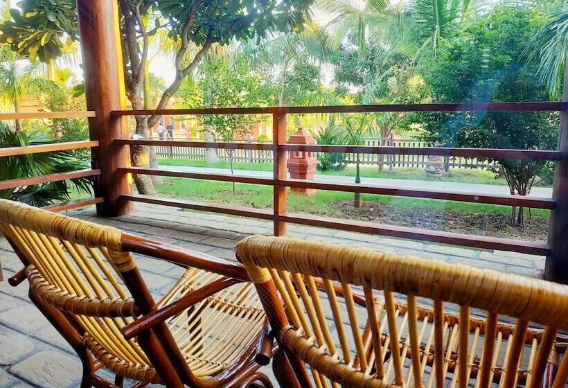 هتل Bagan Village Resort