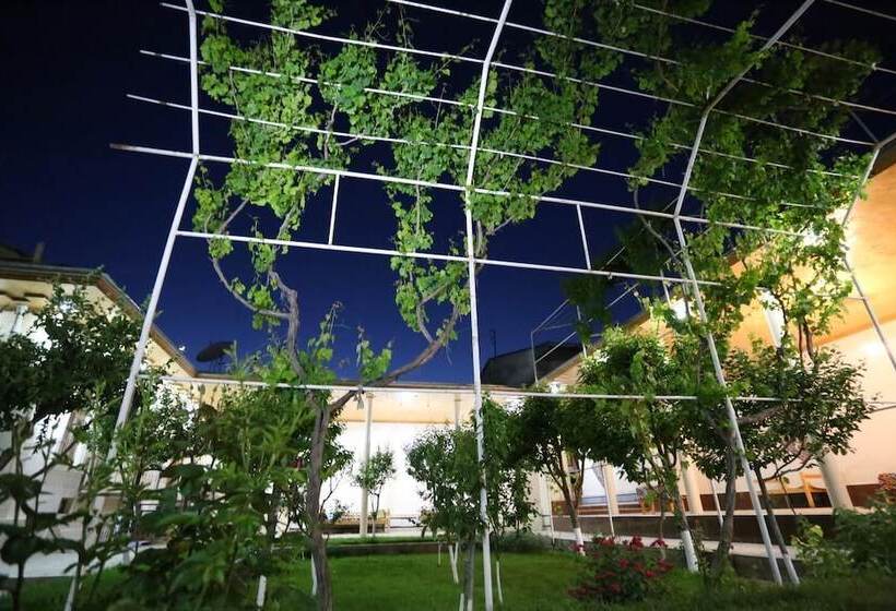 בית מלון כפרי Eco Atlas Samarkand