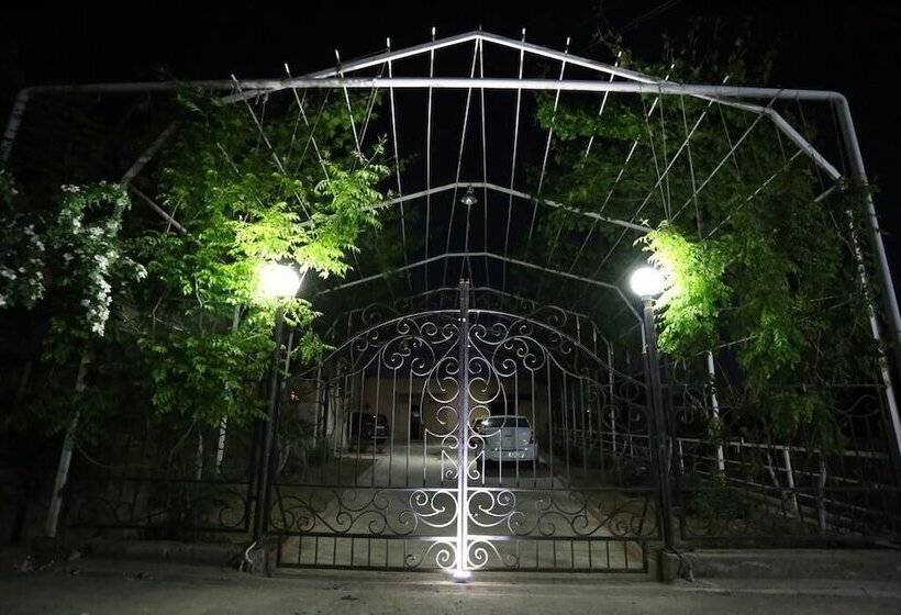 בית מלון כפרי Eco Atlas Samarkand