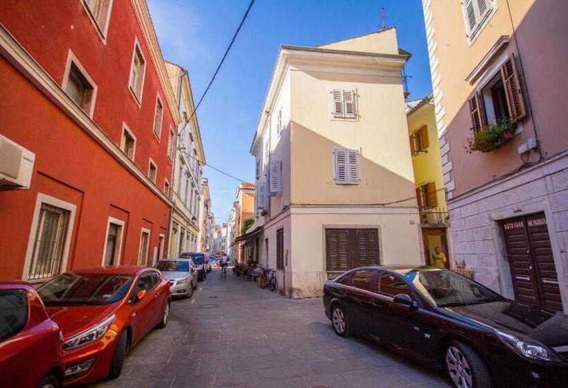 پانسیون Phiros B&b