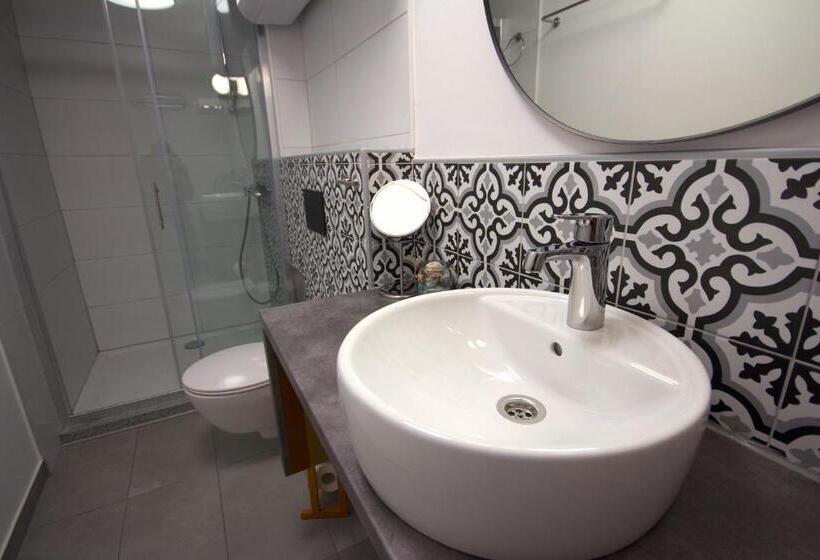 پانسیون Phiros B&b