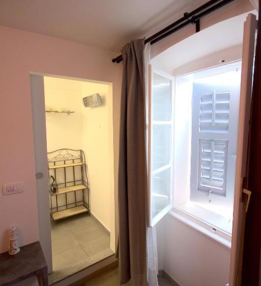 پانسیون Phiros B&b