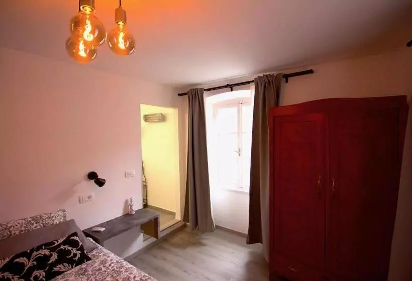 پانسیون Phiros B&b