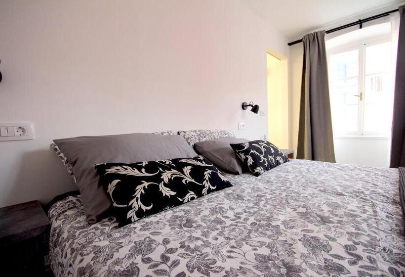 پانسیون Phiros B&b