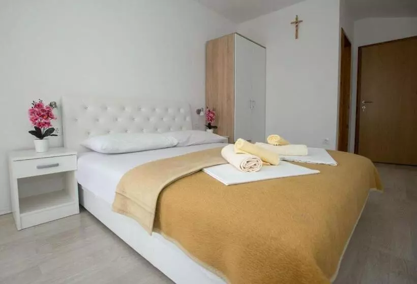 پانسیون Rooms Ivana