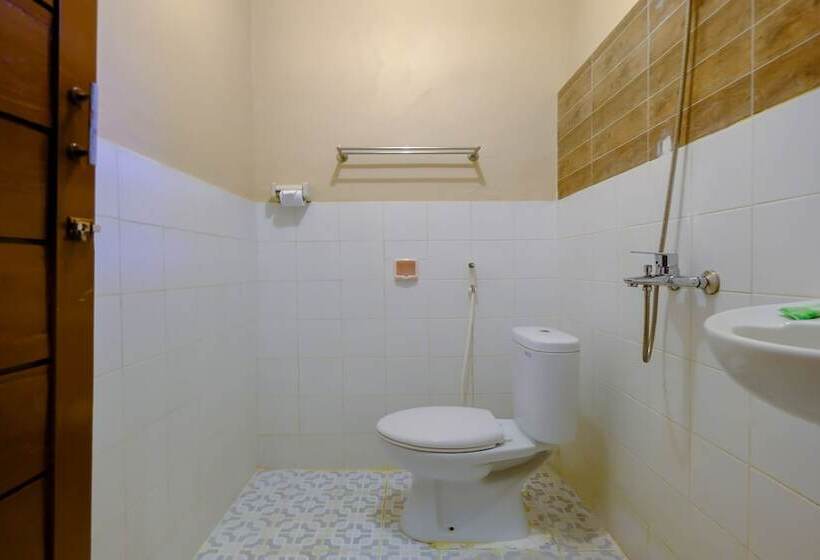 בית מלון כפרי Pondok Lita By Oyo Rooms