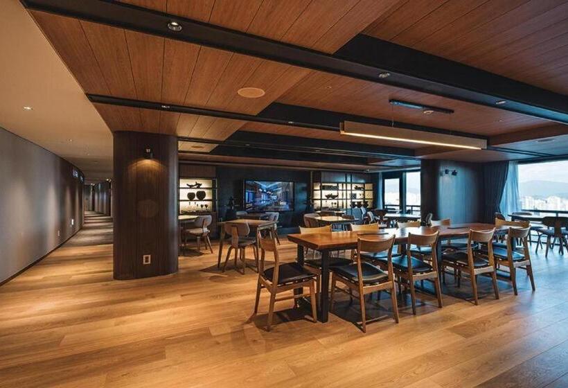 هتل Walkerhill Douglas House