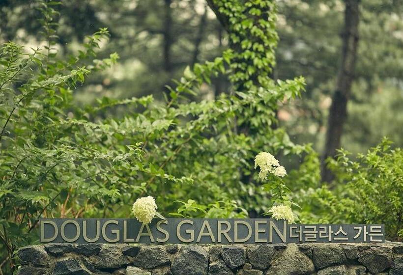 هتل Walkerhill Douglas House