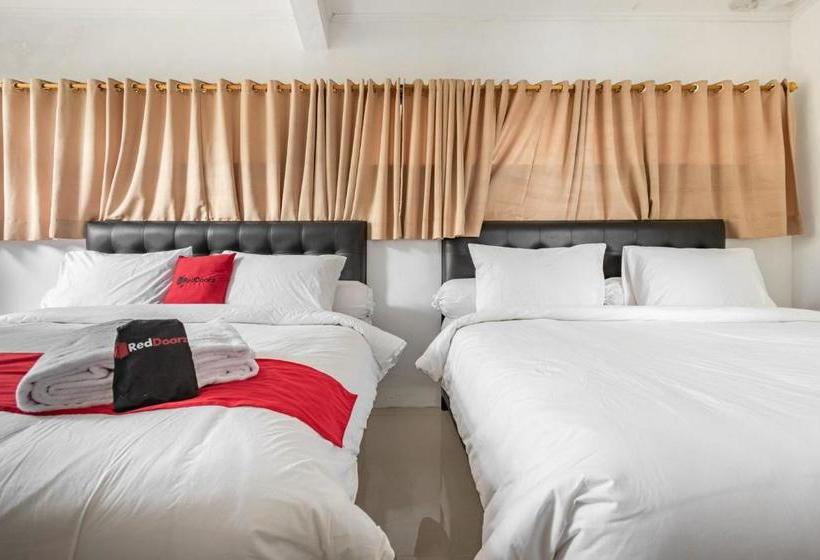 Pension Reddoorz @ Mega Indah Villa Estate