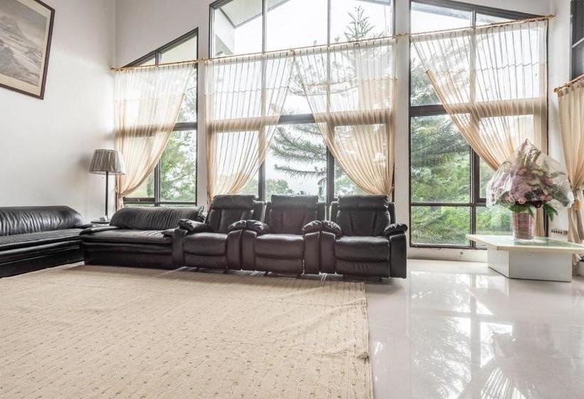 Pension Reddoorz @ Mega Indah Villa Estate