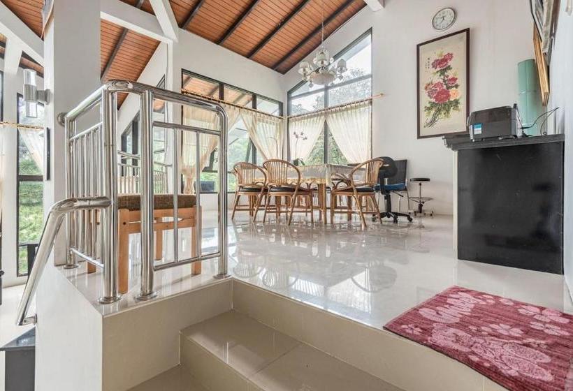 Pension Reddoorz @ Mega Indah Villa Estate