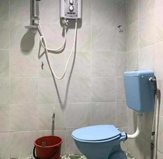 ホテル Oyo 90015 Indah Chalet