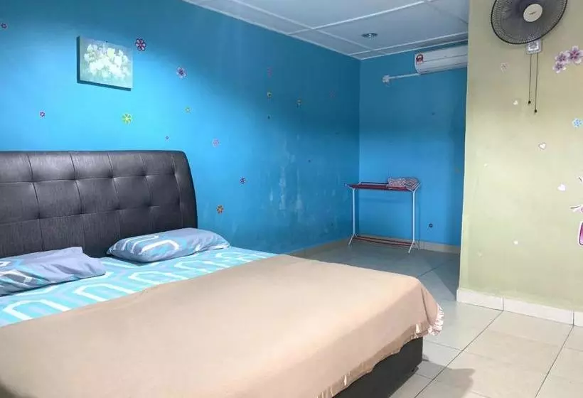 ホテル Oyo 90015 Indah Chalet