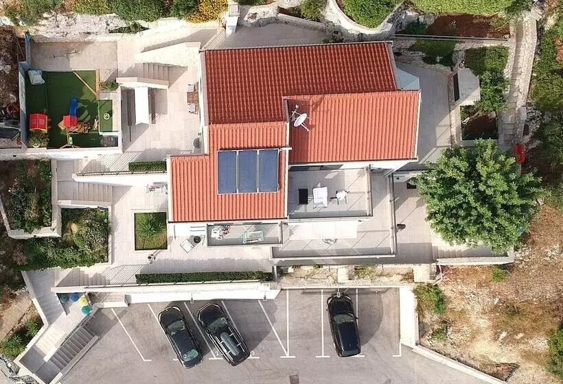 Apartmani D & J
